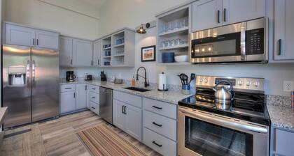 Brand New Right Downtown. Walk to restaurants & shops.