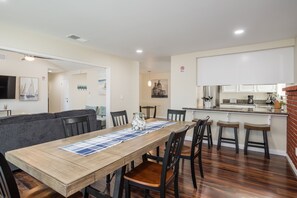 Dining - Perfect Summer Retreat in Clovis w Swimming Pool (Clovis)