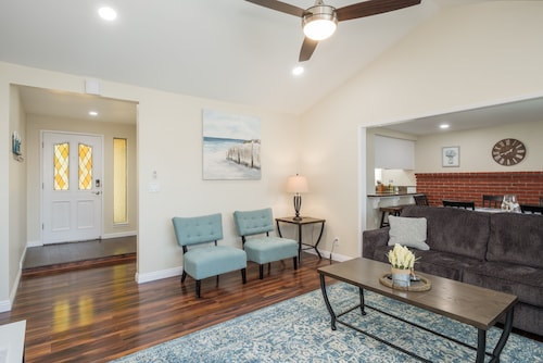 Perfect Summer Retreat in Clovis w Swimming Pool