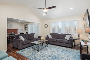 TV - Perfect Summer Retreat in Clovis w Swimming Pool (Clovis)