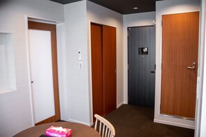 1 bedroom, desk, laptop workspace, soundproofing - Hotel S-Presso West (Osaka)