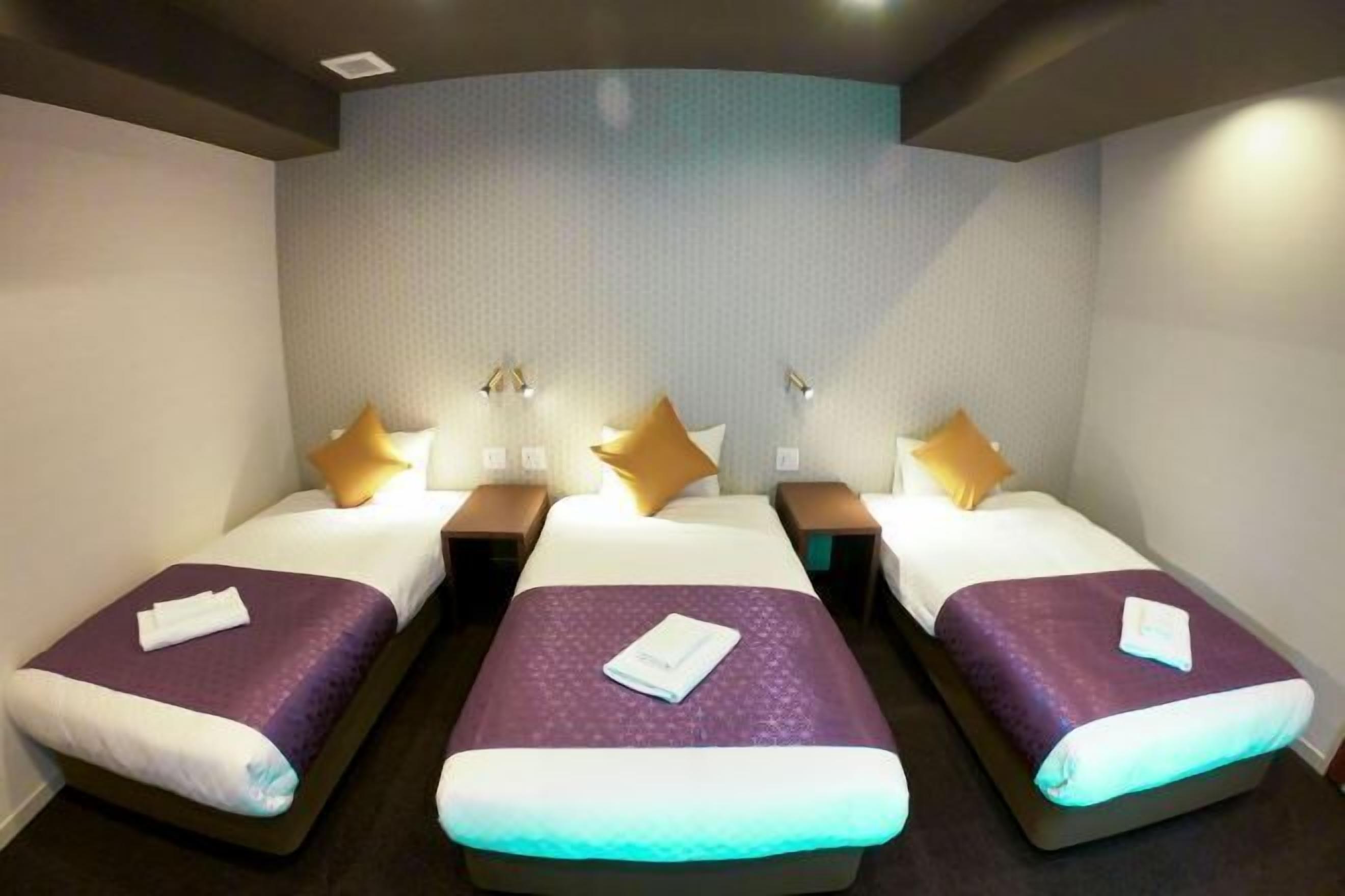 1 多间卧室、办公桌、笔记本电脑工作区、隔音