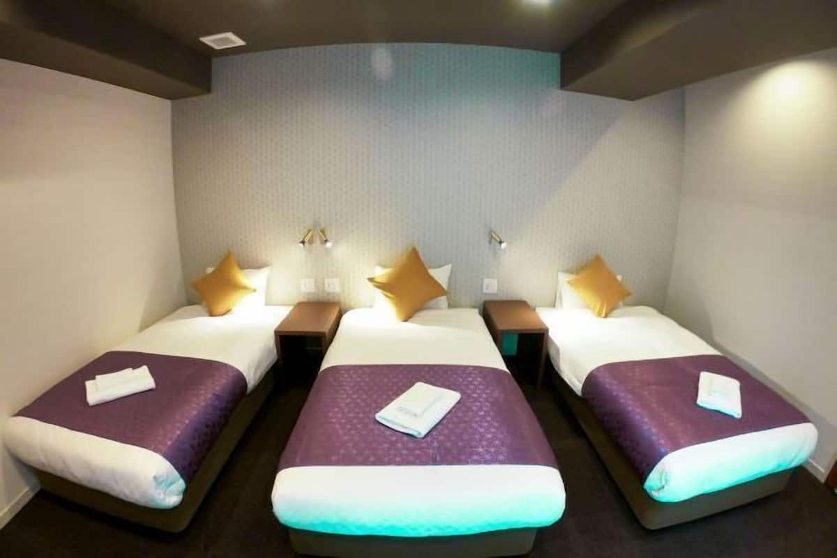 1 bedroom, desk, laptop workspace, soundproofing