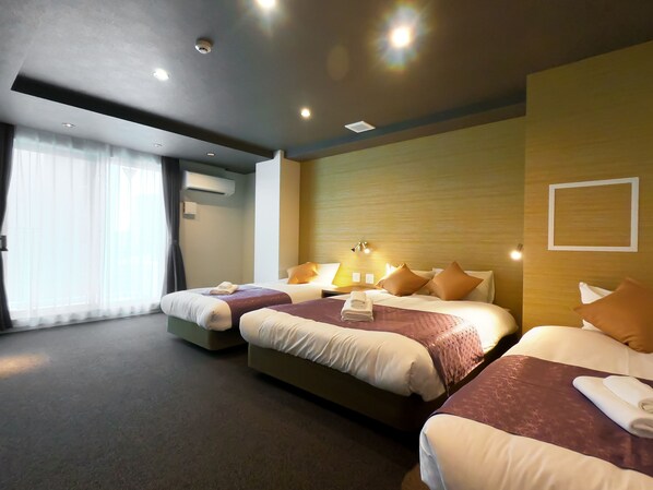 1 bedroom, desk, laptop workspace, soundproofing - Hotel S-Presso West (Osaka)