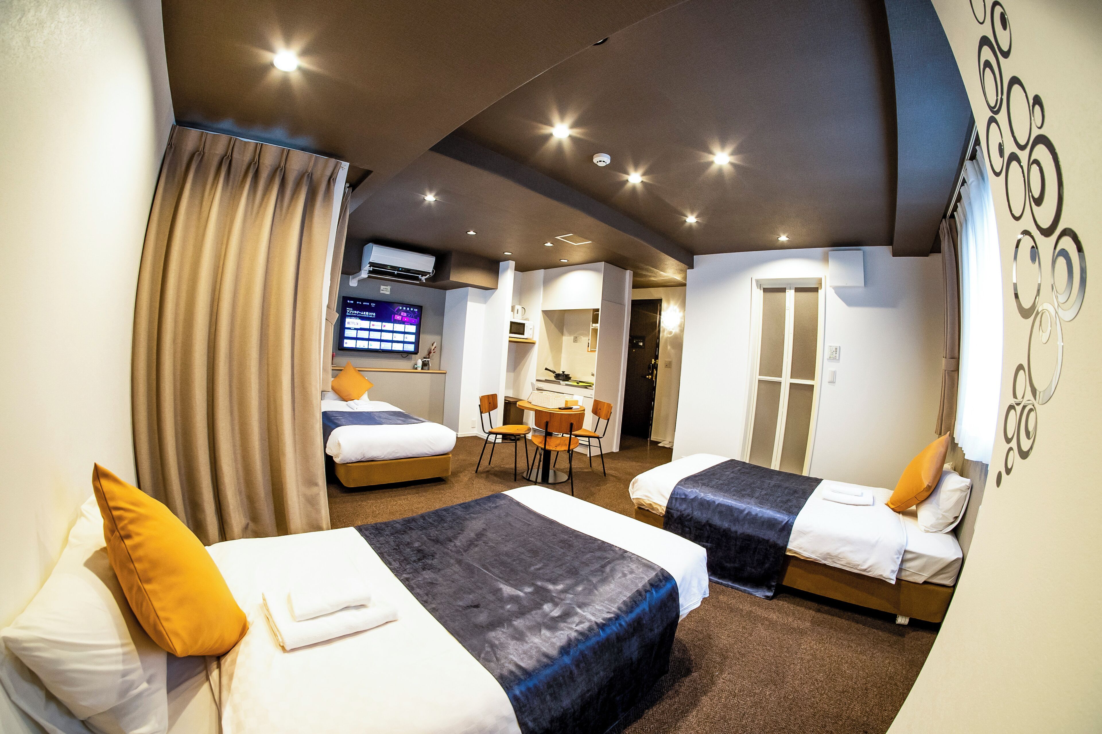 Superior Apartment | Desk, laptop workspace, blackout drapes, soundproofing