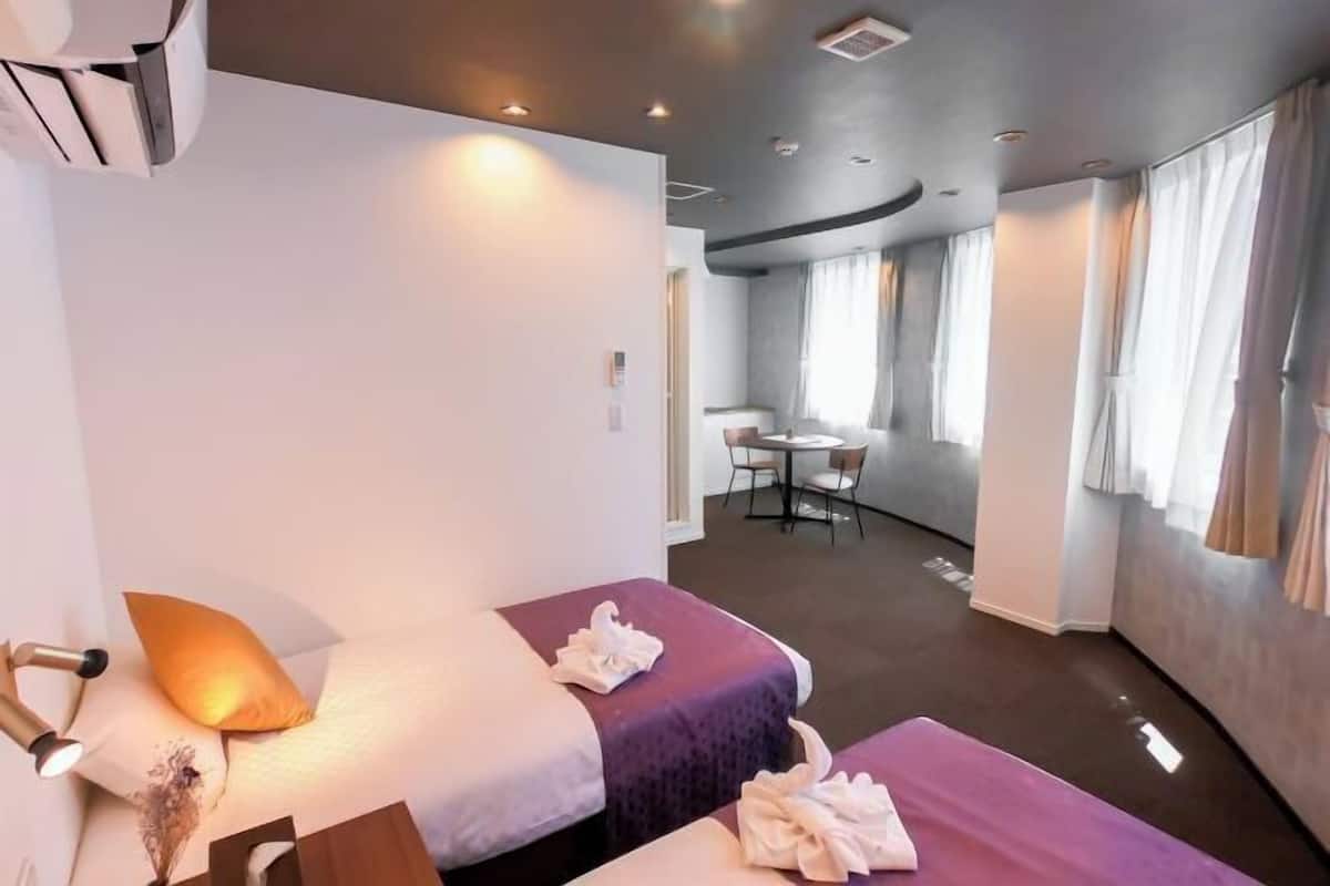 2 Schlafzimmer, Schreibtisch, laptopgeeigneter Arbeitsplatz