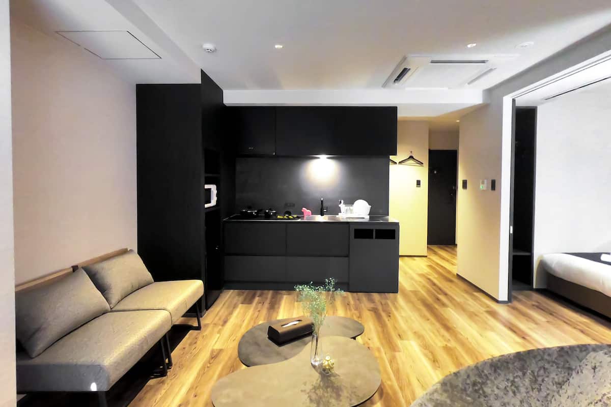 superior apartment | hypo-allergenic bedding, desk, laptop workspace, soundproofing