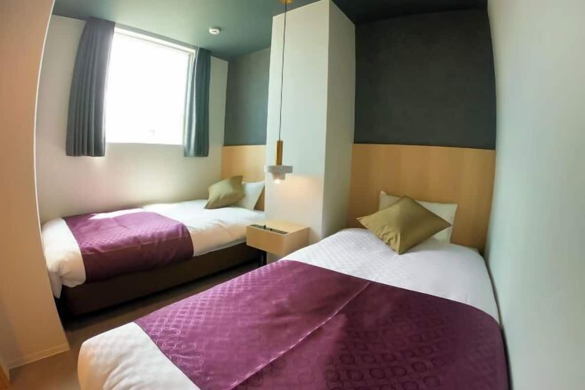 2 slaapkamers, hypoallergeen beddengoed, een bureau, een laptopwerkplek