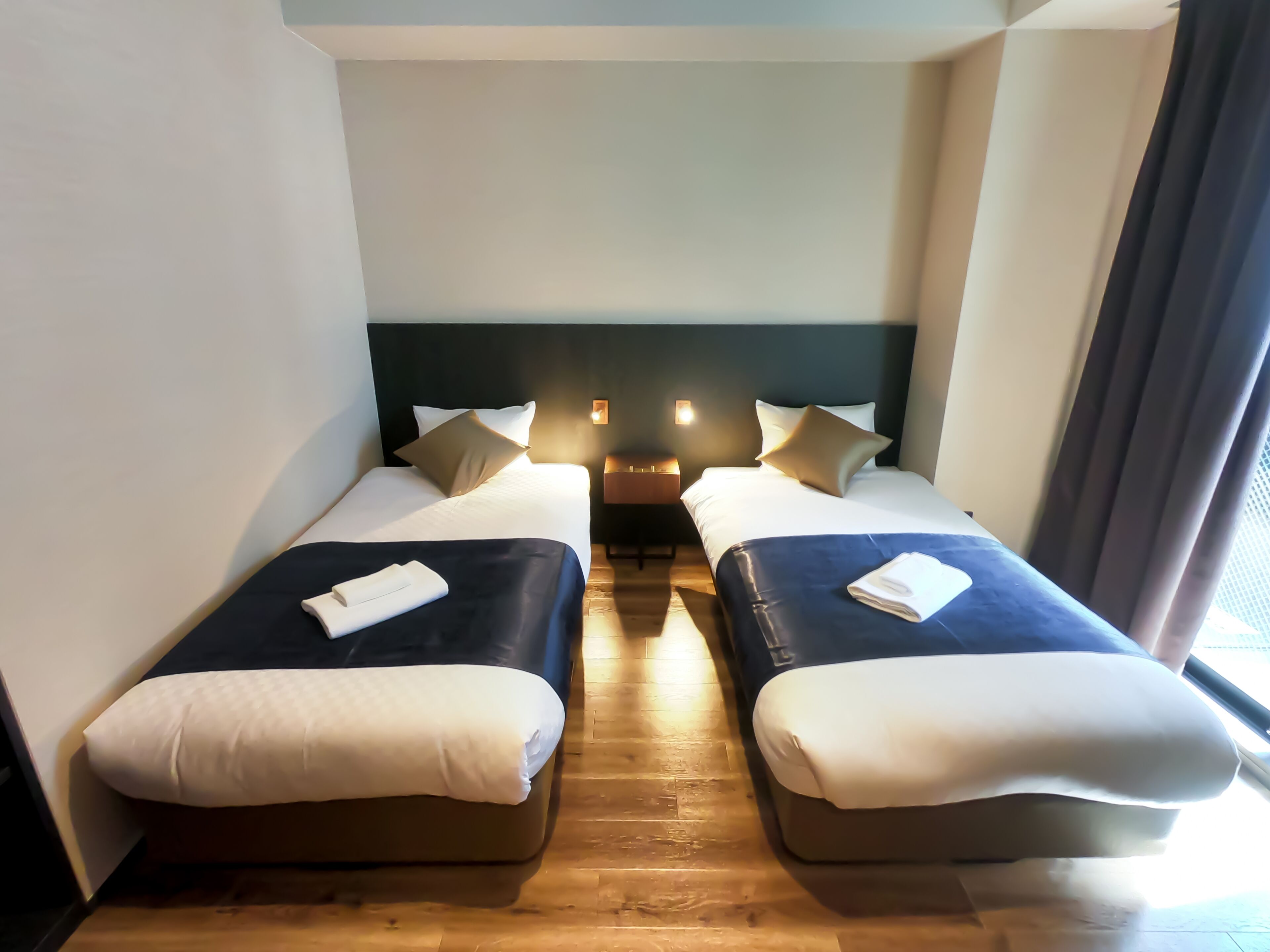 superior apartment | hypo-allergenic bedding, desk, laptop workspace, soundproofing