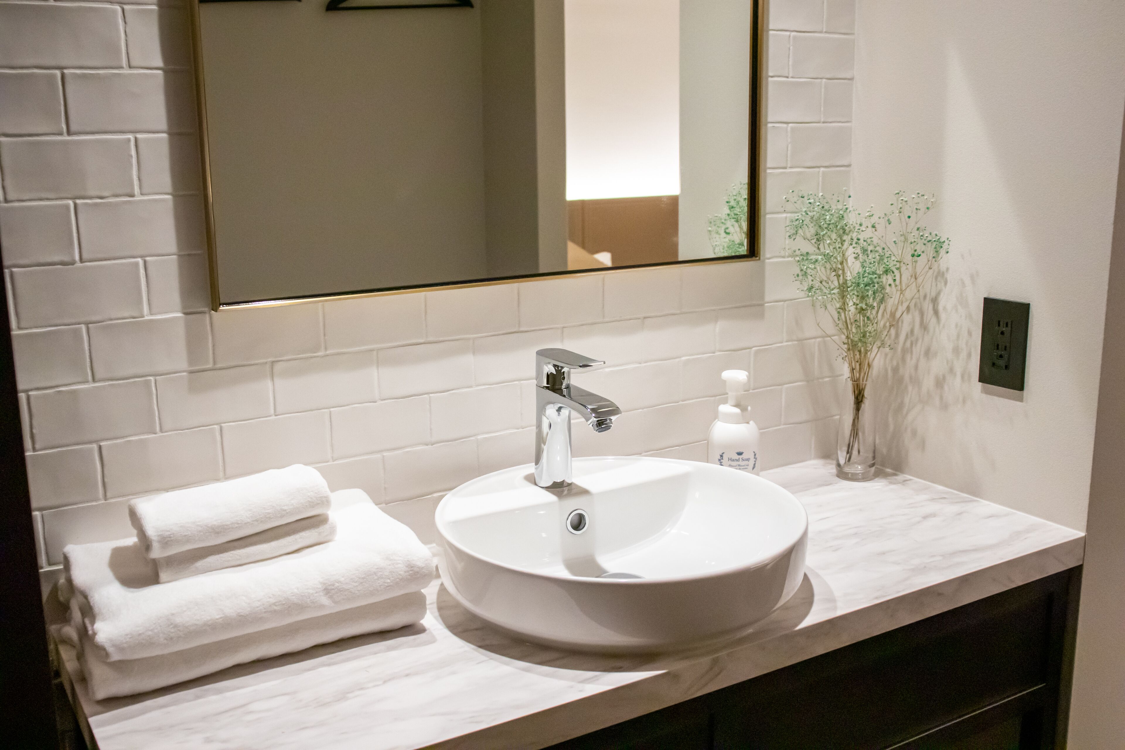 deluxe twin room | bathroom sink