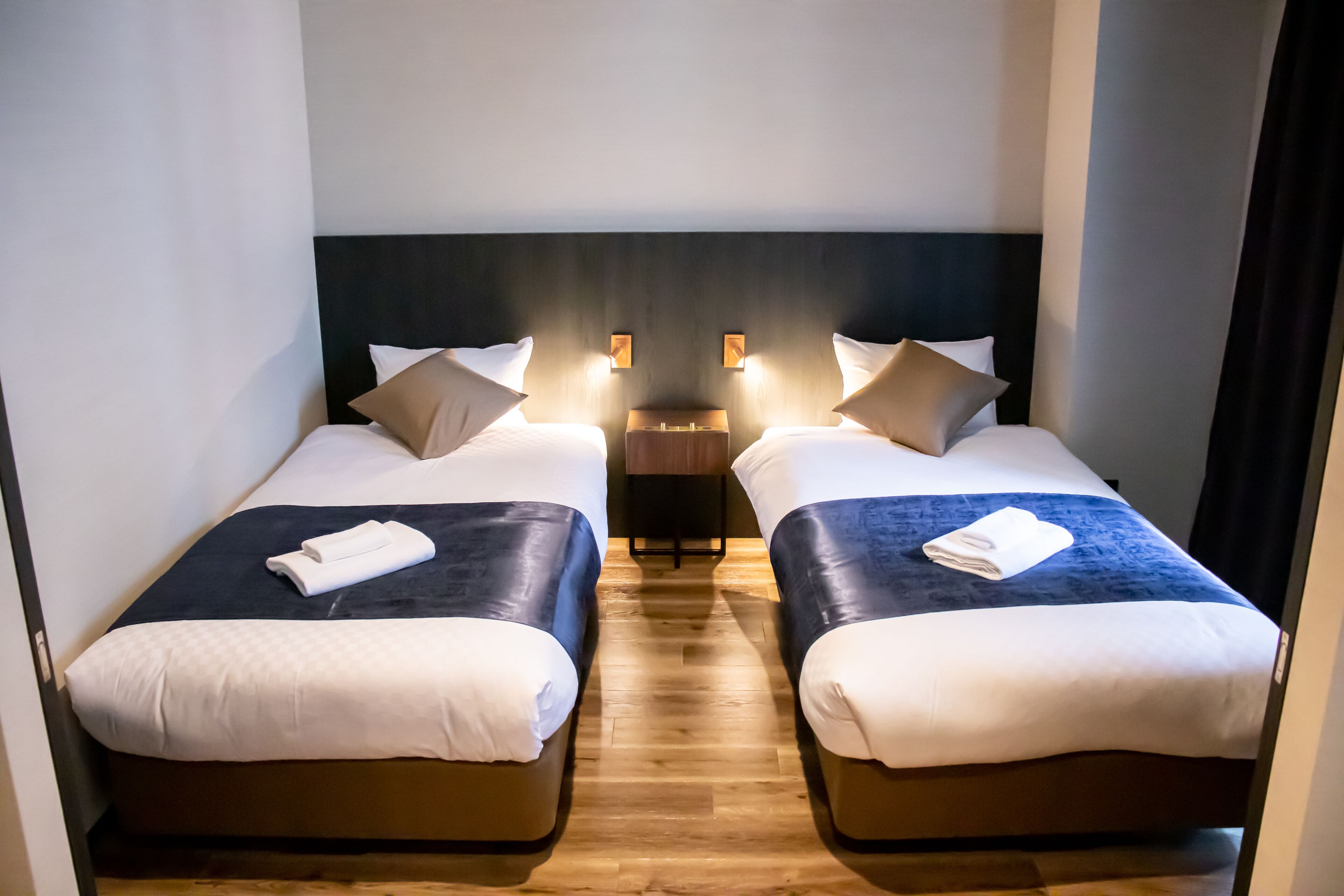 superior apartment | hypo-allergenic bedding, desk, laptop workspace, soundproofing