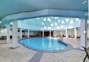 Piscine intérieure, piscine extérieure