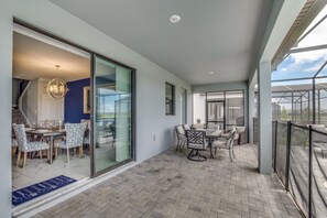 屋外ダイニングエリア