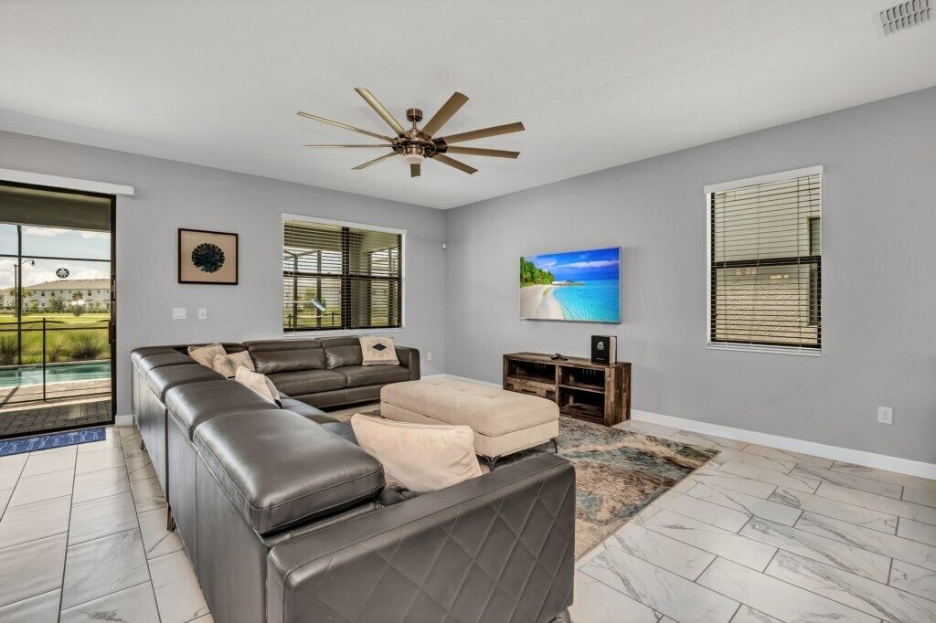 Fernseher, Tischfußball