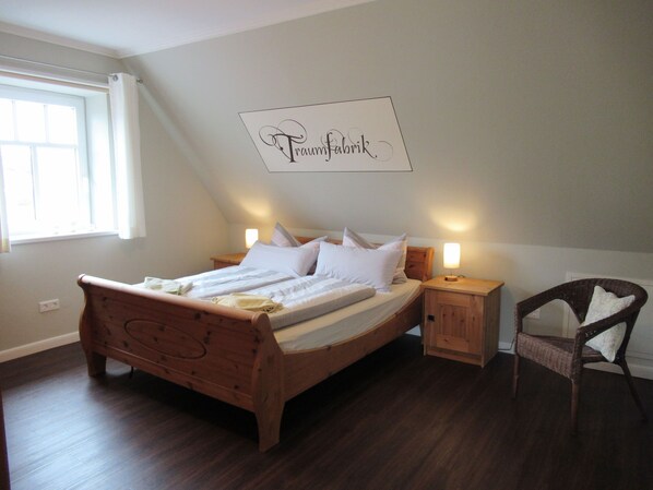 1 bedroom, travel cot, WiFi, bed sheets