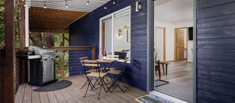 Forested Quiet Retreat, Pet Friendly, Private Patio, BBQ, Near Parks, Zoo, 5 Mins to Pearl District