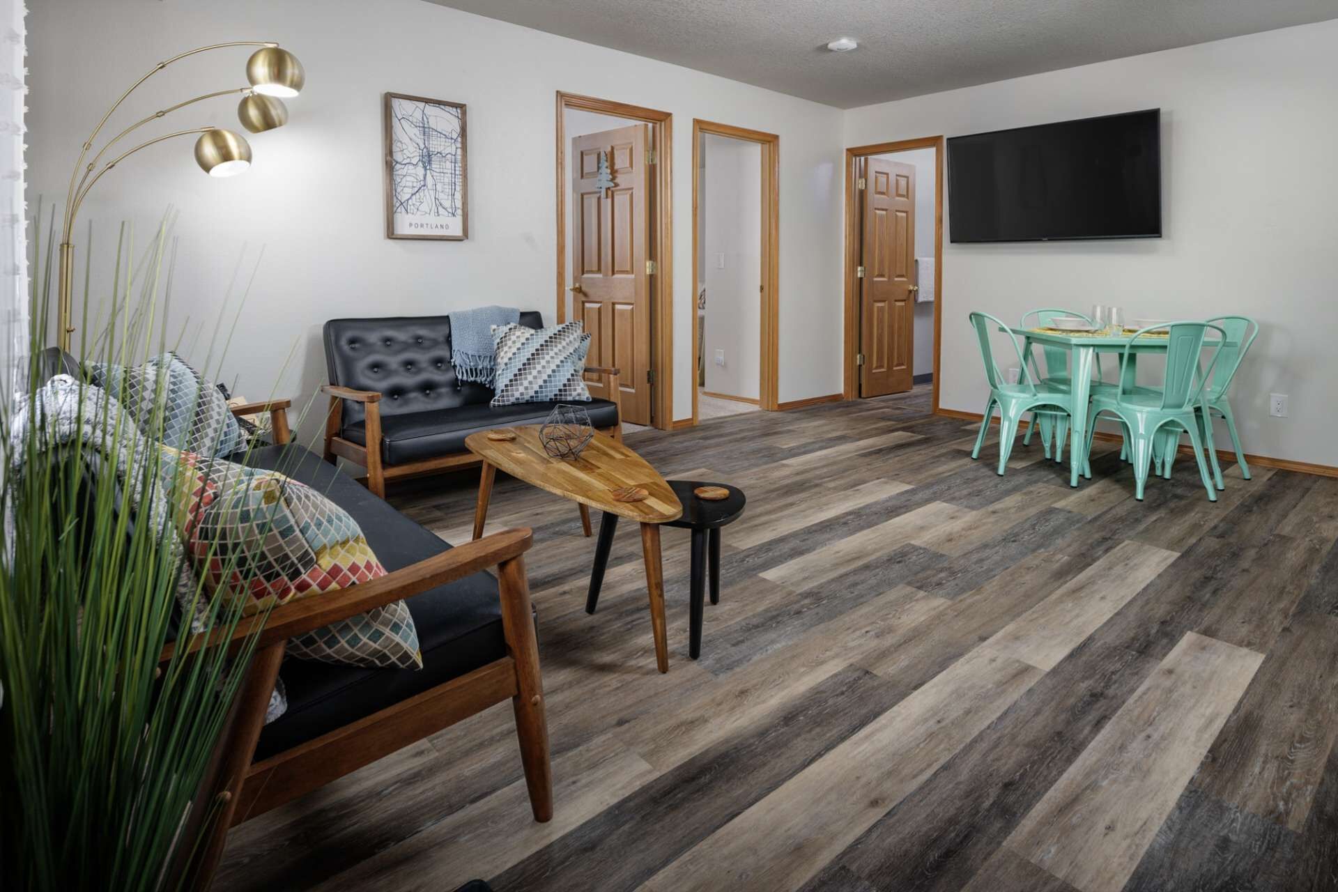 Forested Quiet Retreat, Pet Friendly, Private Patio, Bbq, Near Parks, Zoo, 5 Mins To Pearl District - Cathedral Park - Portland