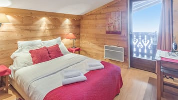 2 bedrooms, iron/ironing board, bed sheets
