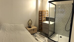 Room - Villa in quiet residence (Le Barcarès)