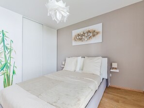 1 bedroom, iron/ironing board, travel cot, WiFi