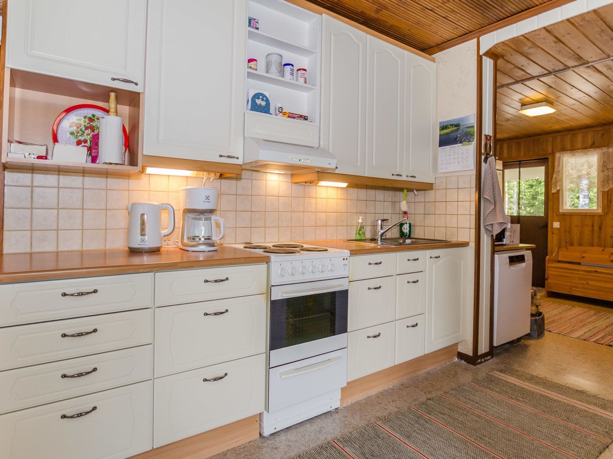 Fridge, microwave, dishwasher, cookware/dishes/utensils