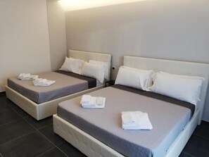 Phòng 4 Deluxe | Bàn, phòng cách âm, nôi (giường cho trẻ sơ sinh) miễn phí 