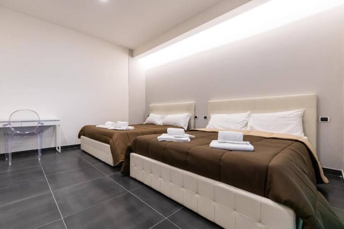 Deluxe Quadruple Room | Desk, soundproofing, cribs (free), WiFi (free)