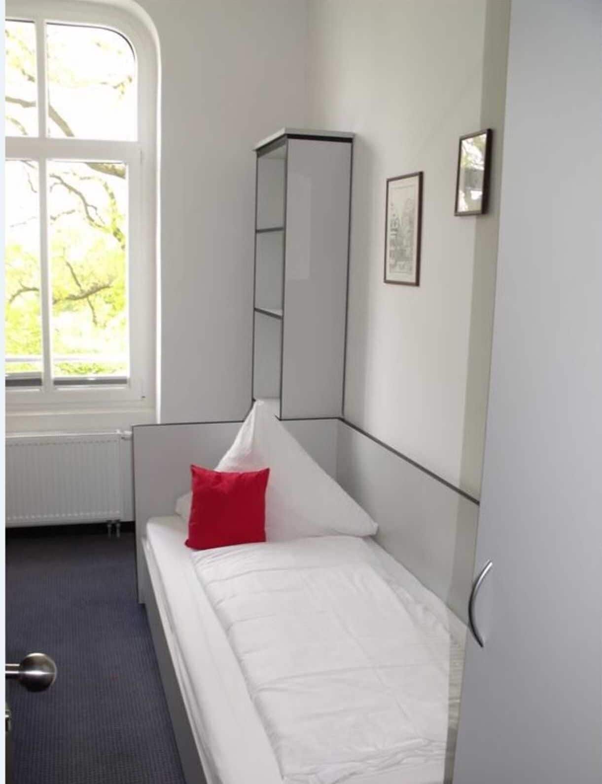 1 bedroom, desk, WiFi, bed sheets