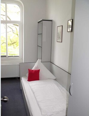 1 habitación, escritorio, wifi y ropa de cama 