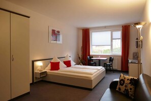 1 bedroom, desk, travel crib, WiFi