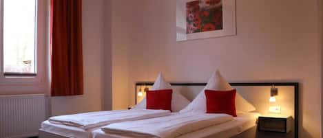 1 bedroom, desk, WiFi, bed sheets