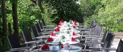 Outdoor dining