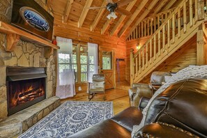 Smart TV, fireplace - The Mason Jar At Cherry Log | Cherry Log, GA (Cherry Log)