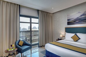 Premium bedding, in-room safe, blackout curtains, soundproofing - SUHA Park Luxury Hotel Apartments, Al Jaddaf (Dubai)
