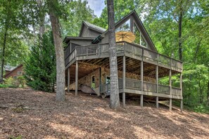 Exterior - Spacious Seneca Retreat - Steps to Lake Keowee! (Seneca)