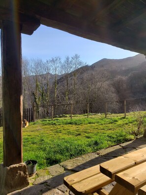 Terrace/patio - Marga cabin, comfort in the middle of nature, without missing anything. (San Roque de Riomiera)