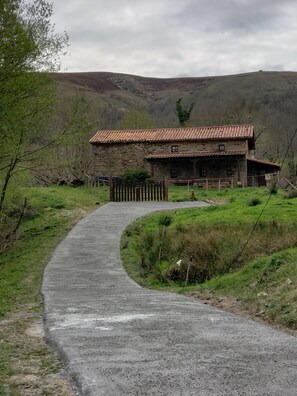 Exterior - Marga cabin, comfort in the middle of nature, without missing anything. (San Roque de Riomiera)