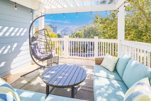 Across the Street From Quiet Beach; Community Pool w/ Cabana; Dog-Friendly; Fabulous Outdoor Areas!