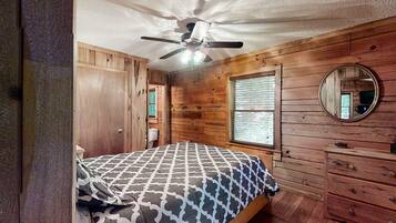 3 bedrooms, iron/ironing board, Internet, bed sheets