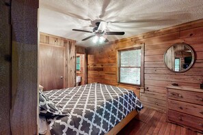 3 dormitoris, planxa i posts de planxar, Internet i roba de llit 