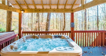 Cozy & secluded family-friendly home with a private hot tub & spacious deck