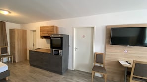 Estudio básico | 1 habitación, escritorio, insonorización y wifi gratis