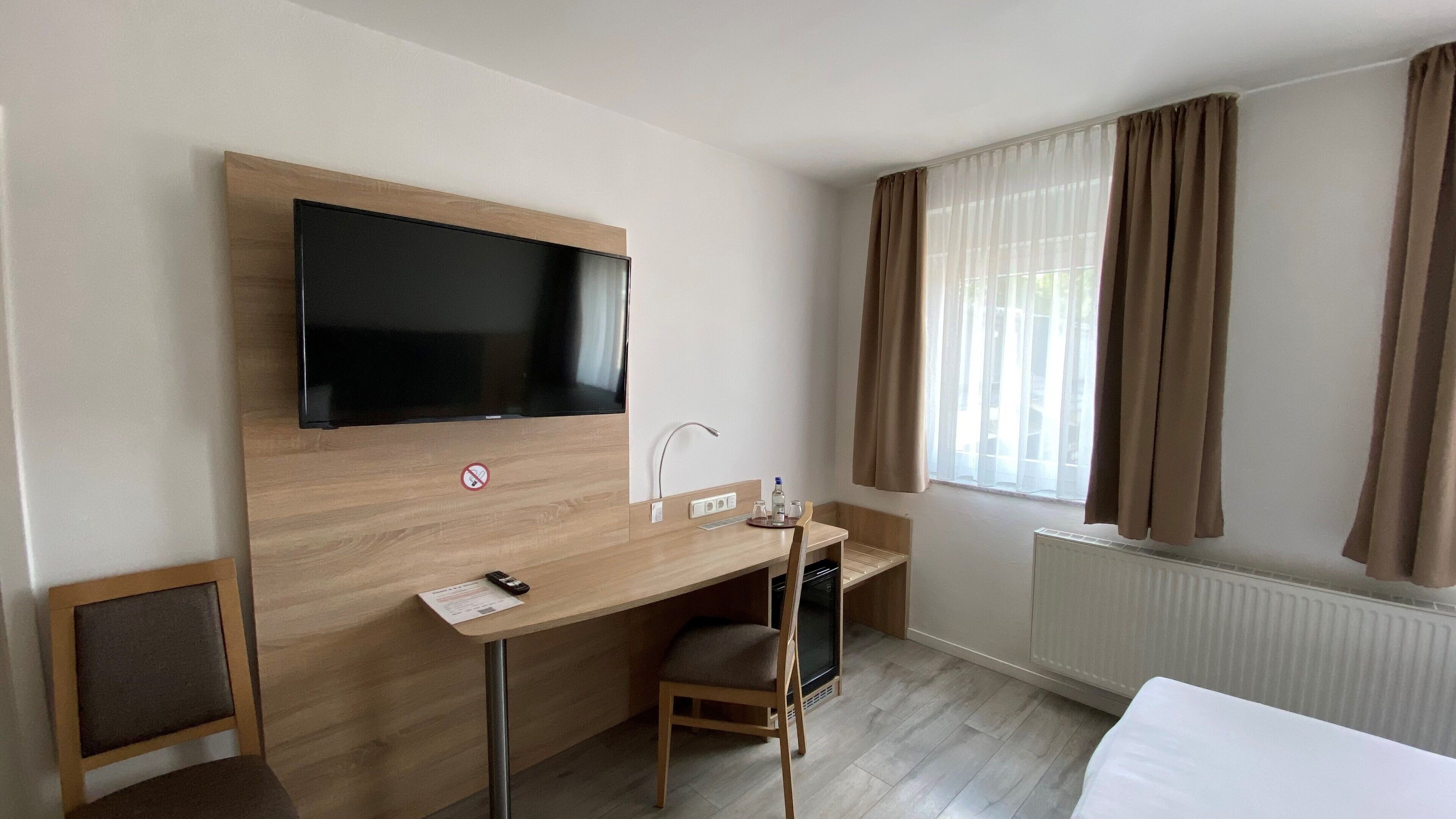 Basic Studio | Desk, soundproofing, free WiFi, bed sheets