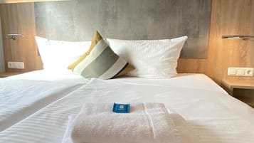 Desk, soundproofing, free WiFi, bed sheets