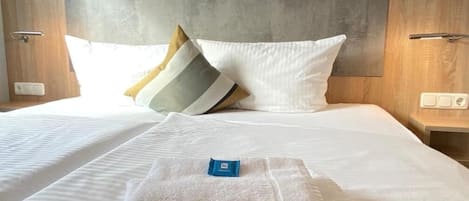 Basic Double Room, Non Smoking | Desk, soundproofing, free WiFi, bed sheets