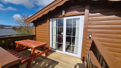 Cosy log cabin in Snowdonia 167, Family & Pet friendly, Wifi, Parking. Sleeps 4.