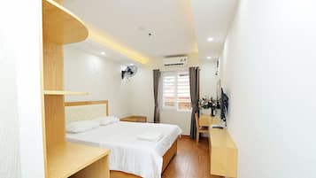Deluxe Double Room Single Use | Minibar, desk, laptop workspace, blackout drapes