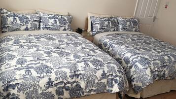 3 Schlafzimmer, Zimmersafe, Bügeleisen/Bügelbrett, WLAN