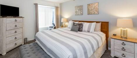 1 habitación, tabla de planchar con plancha y cuna de viaje