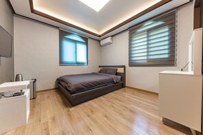Premium bedding, down duvets, laptop workspace, free WiFi